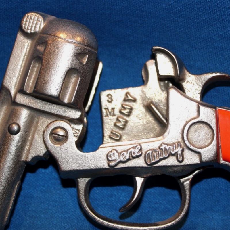 VINTAGE KENTON GENE AUTRY CAST IRON DUMMY CAP GUN W/BOX - 1940s - MINT /PRISTINE