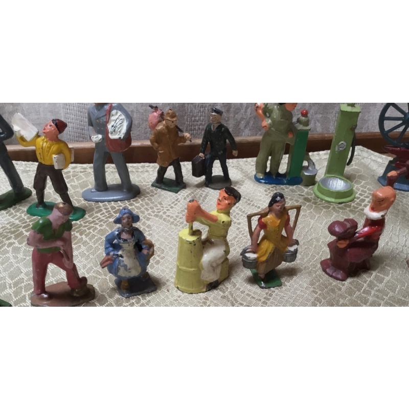 COLLECTION OF VINTAGE FARM - THEMED TOY FIGURINES MADE OF PAINTED LEAD