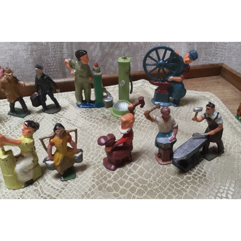 COLLECTION OF VINTAGE FARM - THEMED TOY FIGURINES MADE OF PAINTED LEAD